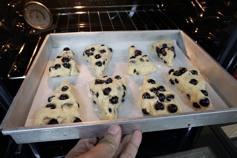 blueberry scones 15