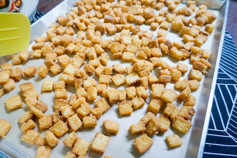 crunchy caramel crouton 25