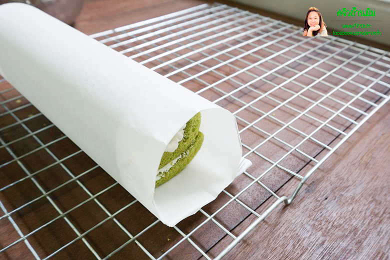 strawberry matcha roll cake 23