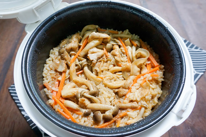 barbecue rice with sliced pork 10