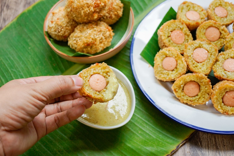 fried rice ball with sausage and cheese 31