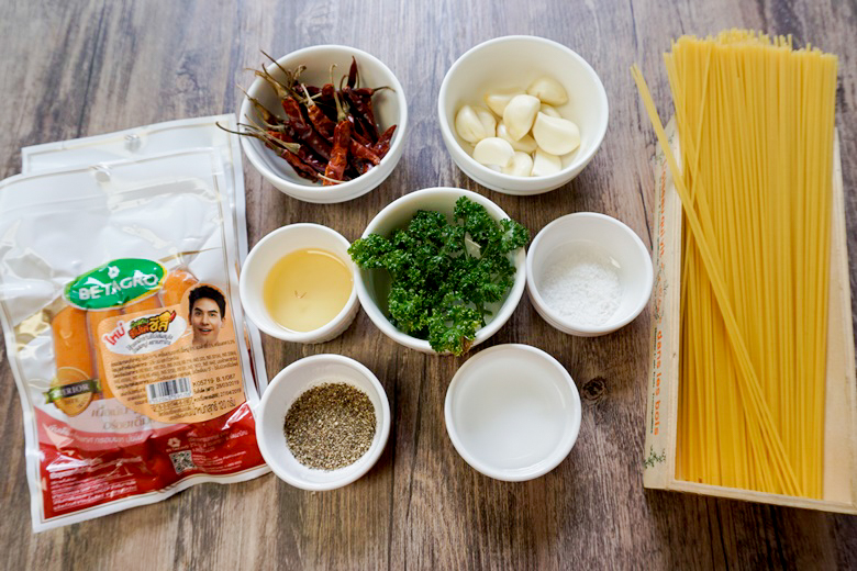 garlic and dried chilli spaghetti with cheese sausage 12