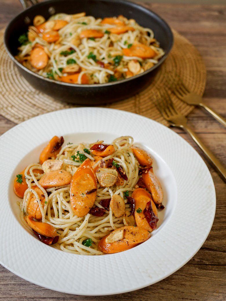 garlic and dried chilli spaghetti with cheese sausage 23