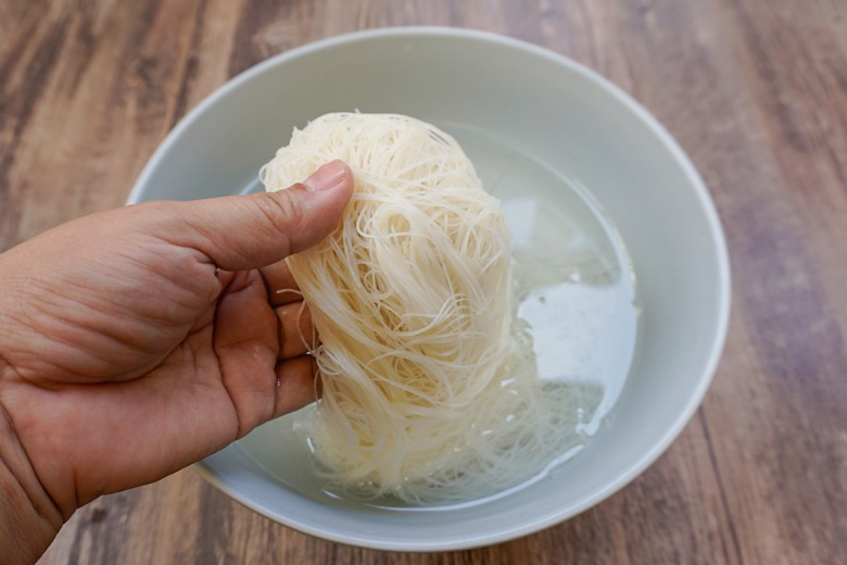 pork and rice vermicelli with vegetable wrap 11