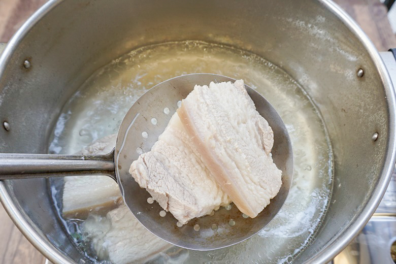 pork and rice vermicelli with vegetable wrap 18