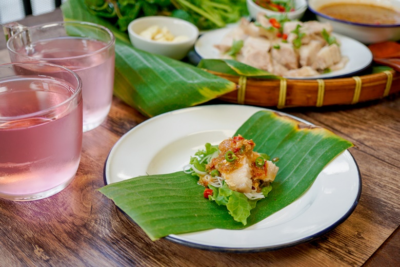 pork and rice vermicelli with vegetable wrap 23