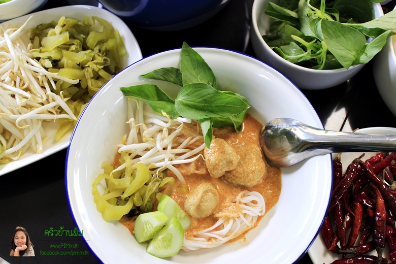 vegan noodles with mushroom curry sauces 17