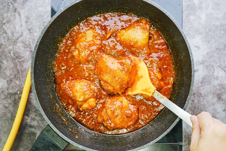 chicken in red sauce2 27