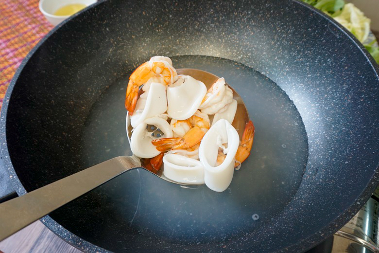 seafood steamed eggs in hot pot with suki sauce 12