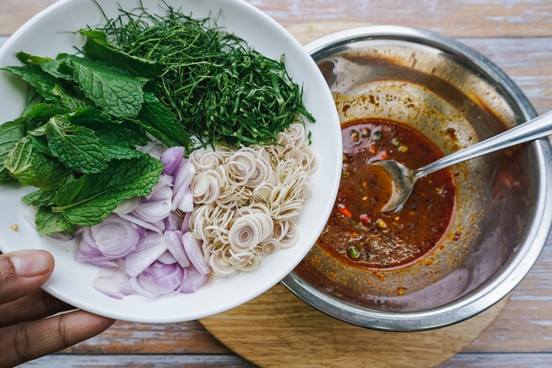 spicy salad with chicken and thai herb 12