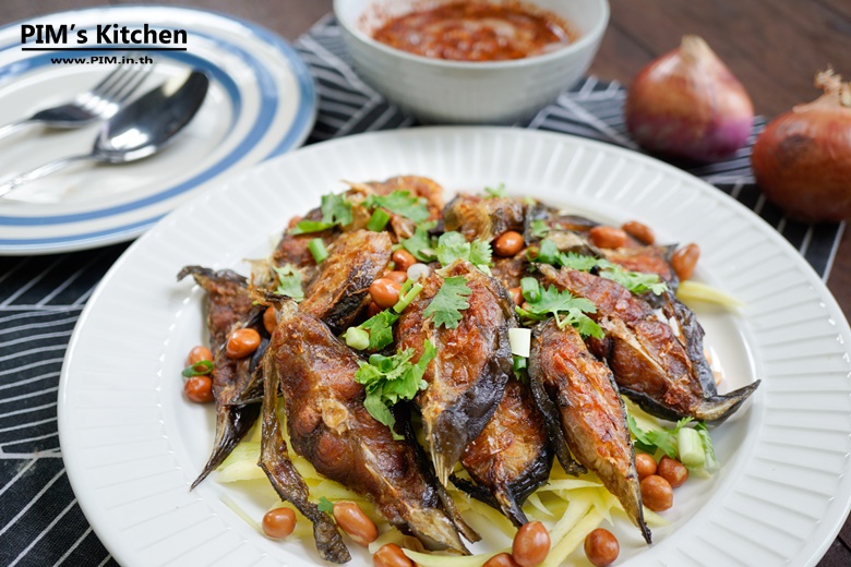 crispy catfish salad with green mango 12