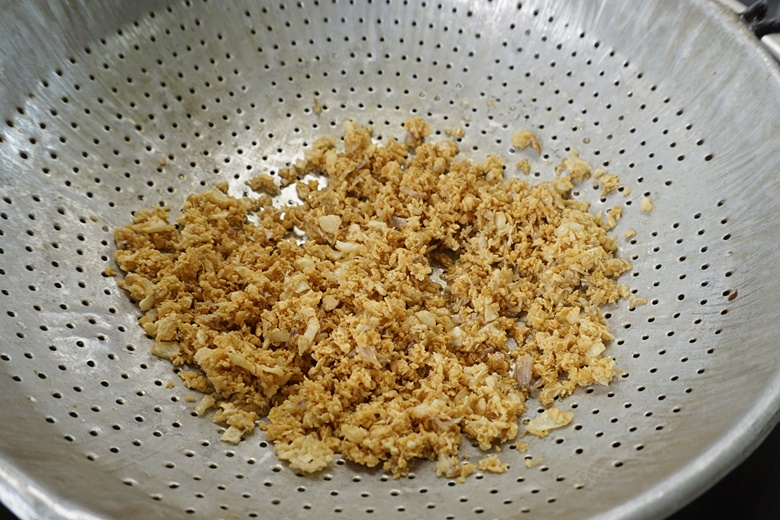 fried mackerel with garlic and pepper 12