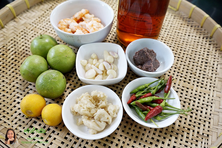 shrimp paste chili sauce with boiled vegetable soaked in coconut milk 82