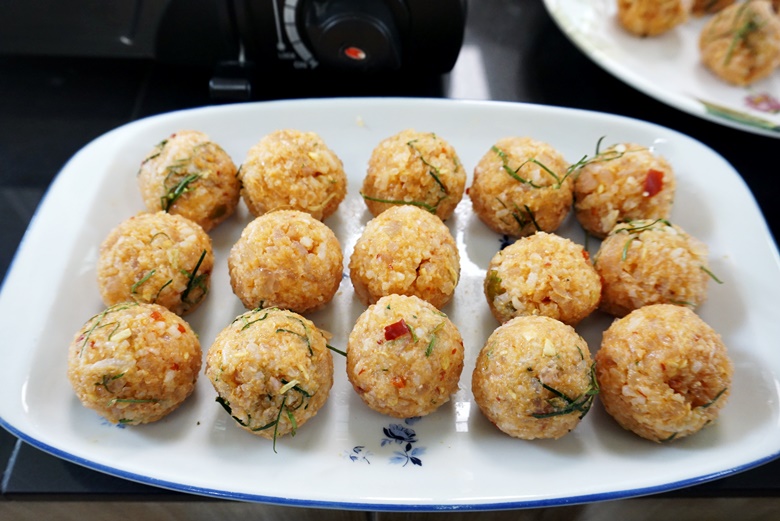 curried rice croquettes with fermented pork 08