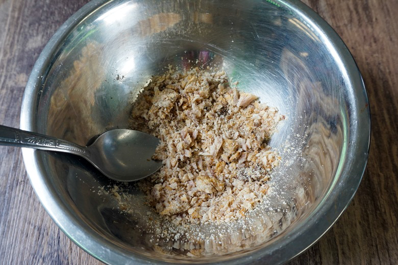 deep fried minced pork with salted fish 08