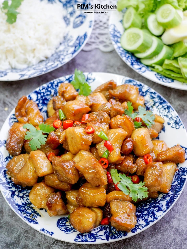 pork belly fried with chilli and fish sauce 02