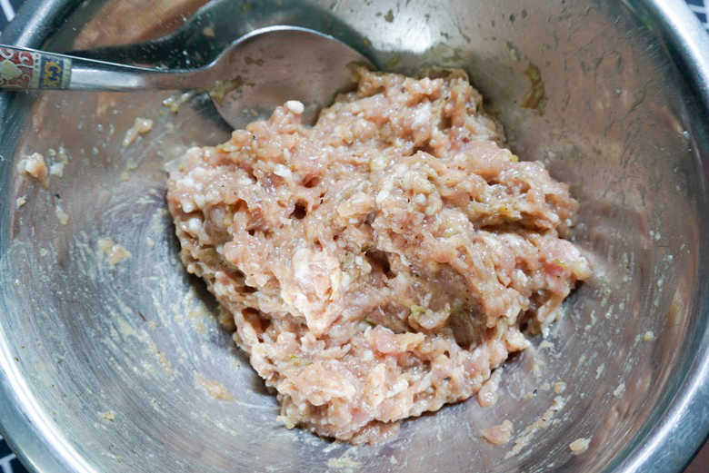 deep fried minced pork rolled with yellow noodles 10