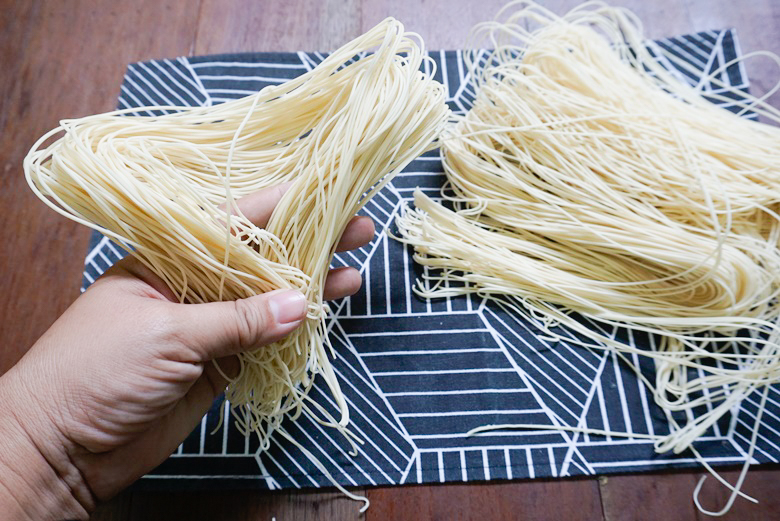 deep fried minced pork rolled with yellow noodles 12